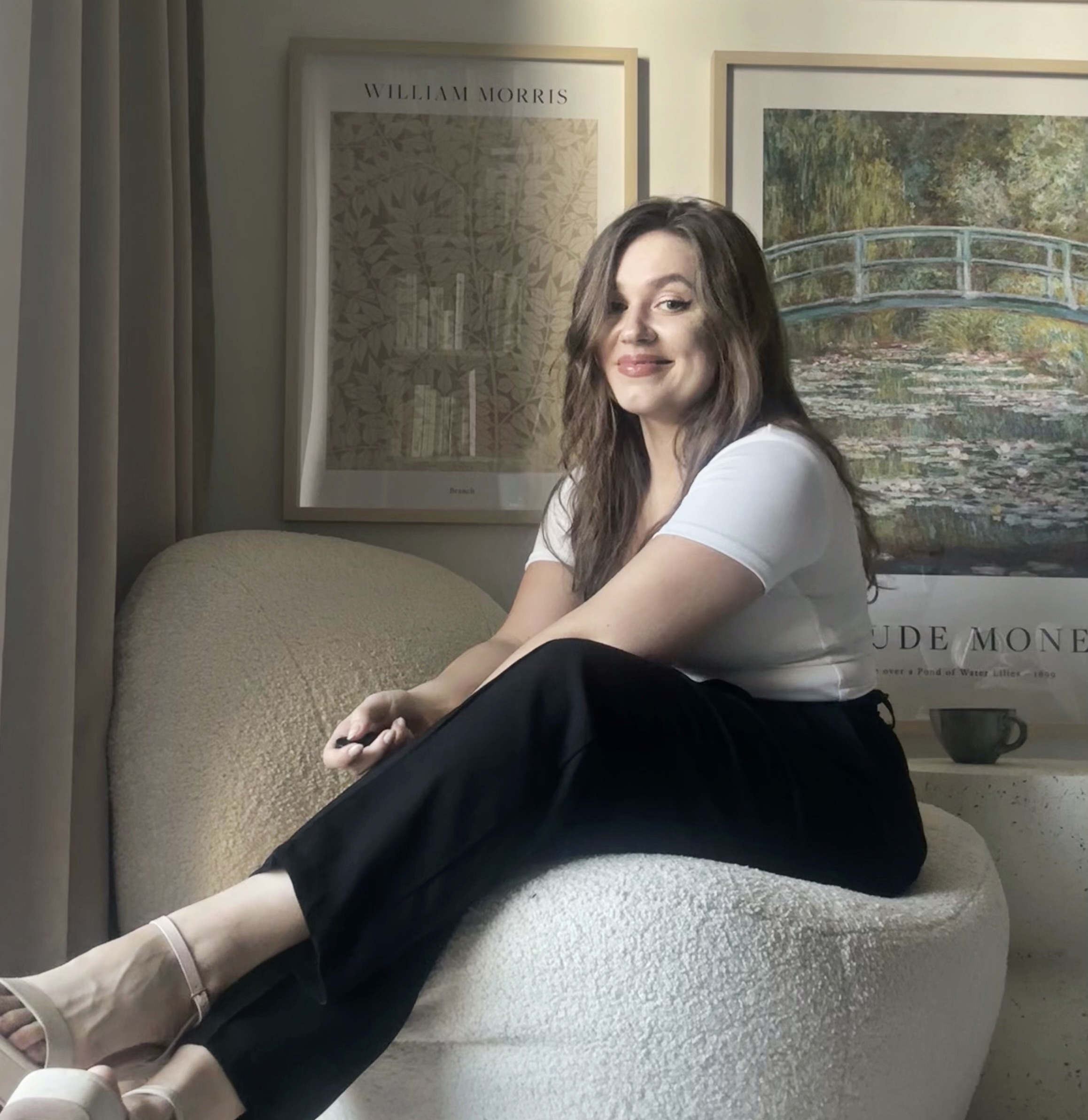 Projektantka przy pracy